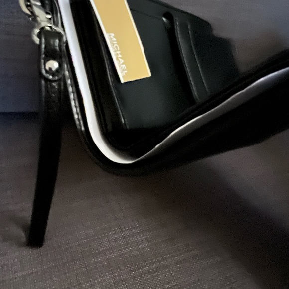 NWT MICHAEL KORS DOUBLE ZIP WRISTLET WALLET 8 IPHONE CASE - Picture 7 of 8